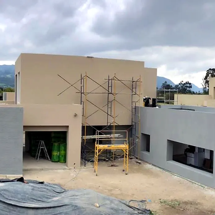 Fachada en Steel Framing durante la aplicación del acabado exterior